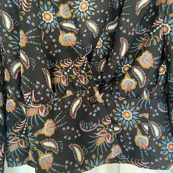 Patterned Cropped Blouse - Picture 2 of 3